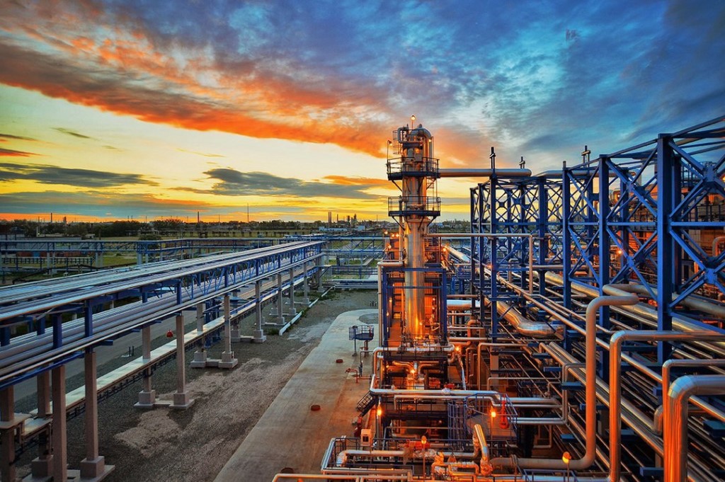 Новак: производство нефти в РФ в июне вышло на показатель 9,9 миллиона баррелей в сутки