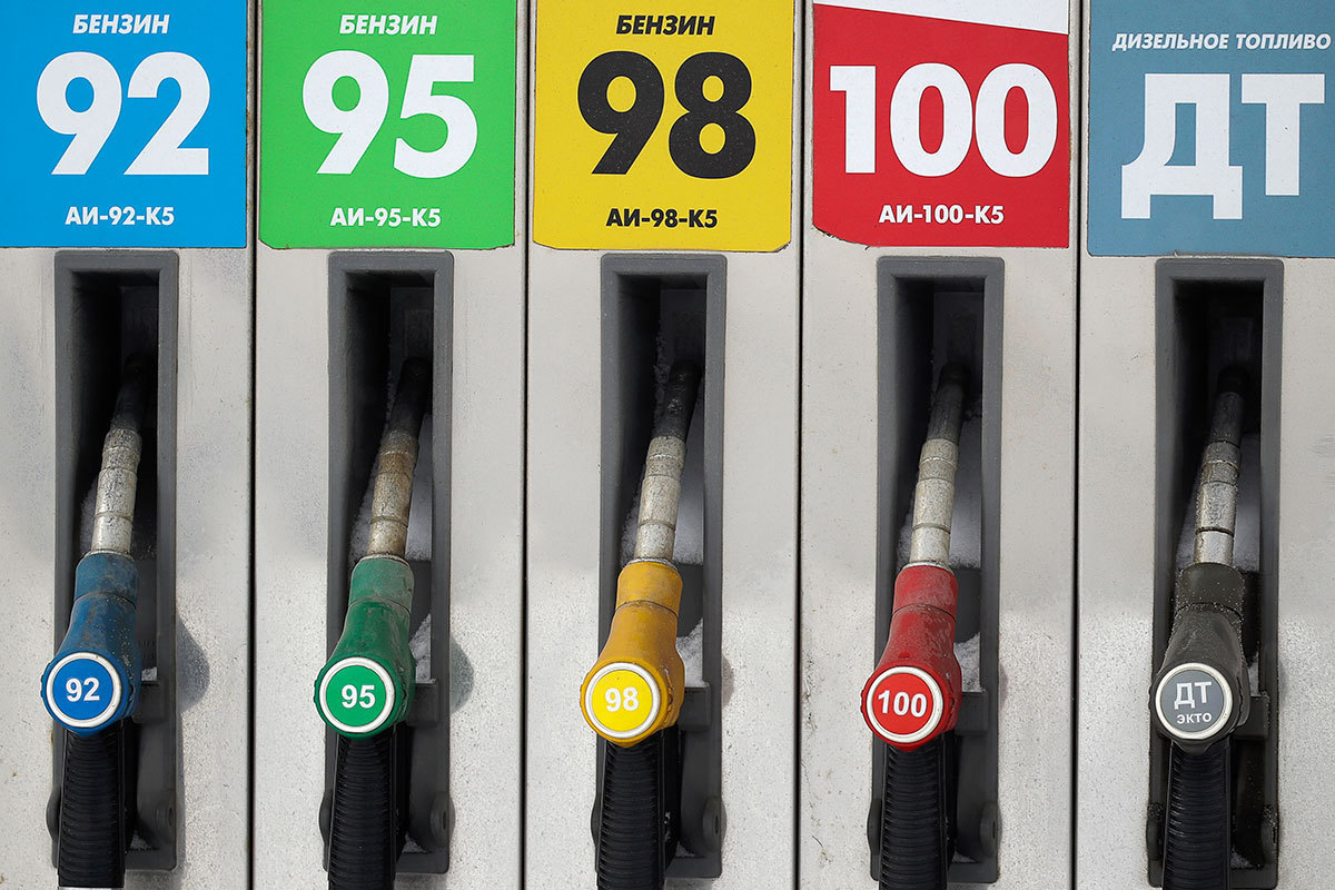 Оптовая цена на топливо в России снизилась до рекордного минимума